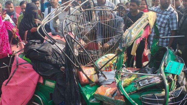 শেরপুরে বাস অটোরিকশার মুখোমুখি সংঘর্ষে নিহত ৫