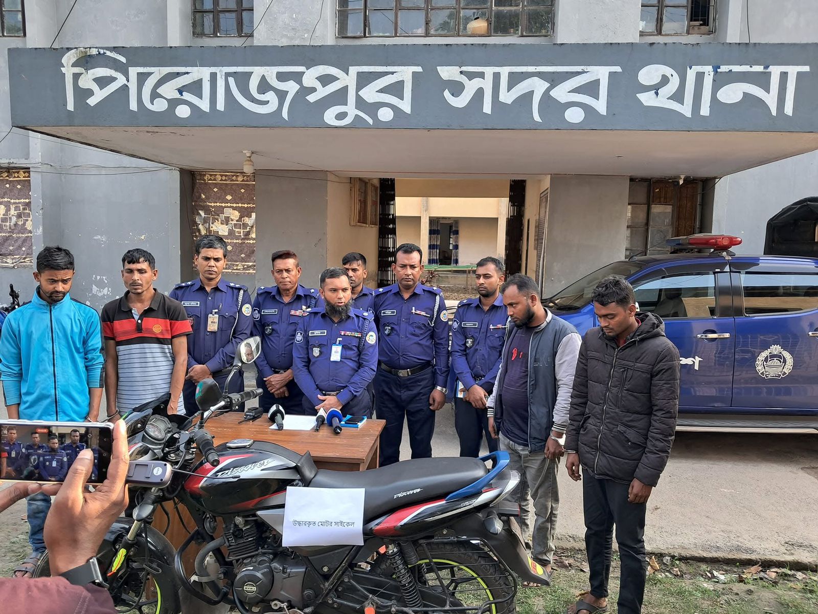 চোরাই মোটরসাইকেলসহ আন্তঃবিভাগ চোরচক্রের সক্রিয় ৪ সদস্য গ্রেফতার