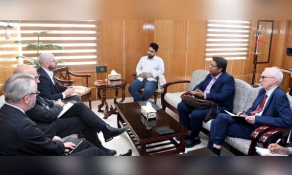 রাজনৈতিক দলগুলো অন্তর্বর্তী সরকারকে ব্যর্থ প্রমাণ করার চেষ্টা করছে : নাহিদ ইসলাম