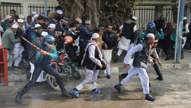 মাদ্রাসা শিক্ষকদের ওপর পুলিশের জলকামান-সাউন্ড গ্রেনেড
