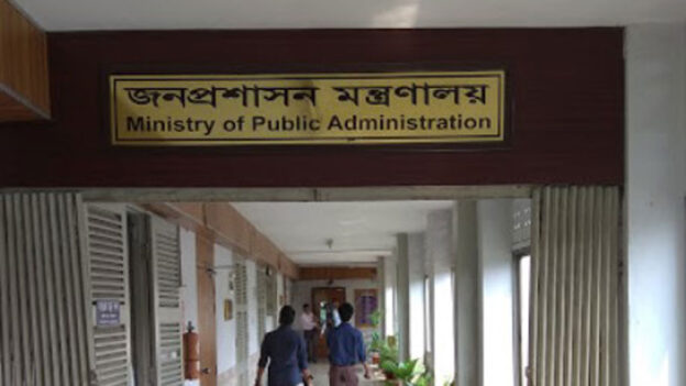 ২০১৪ ও ২০১৮ নির্বাচনে দায়িত্বে থাকা সাবেক ২২ ডিসিকে বাধ্যতামূলক অবসর