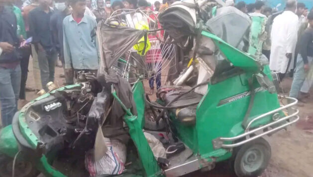 পাবনায় বাস -অটোরিকশা সংঘর্ষে নিহত ৫