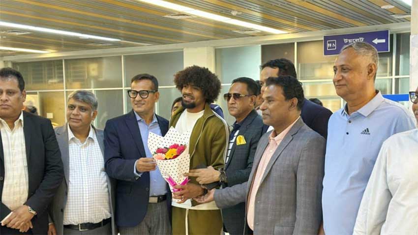 দেশে পৌঁছেছেন হামজা চৌধুরী