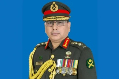 সেনাবাহিনী প্রধান জেনারেল ওয়াকার-উজ-জামান।