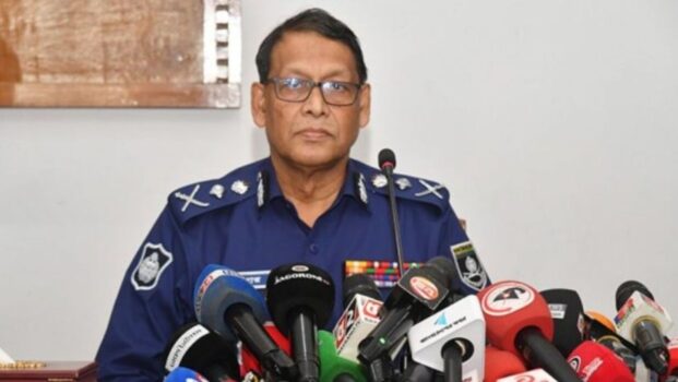 পুলিশের মহাপরিদর্শক (আইজিপি) বাহারুল আলম। দোকান ও ব্যবসা প্রতিষ্ঠান ভাঙচুরে দায়ী ব্যক্তিদের গ্রেপ্তারের নির্দেশ