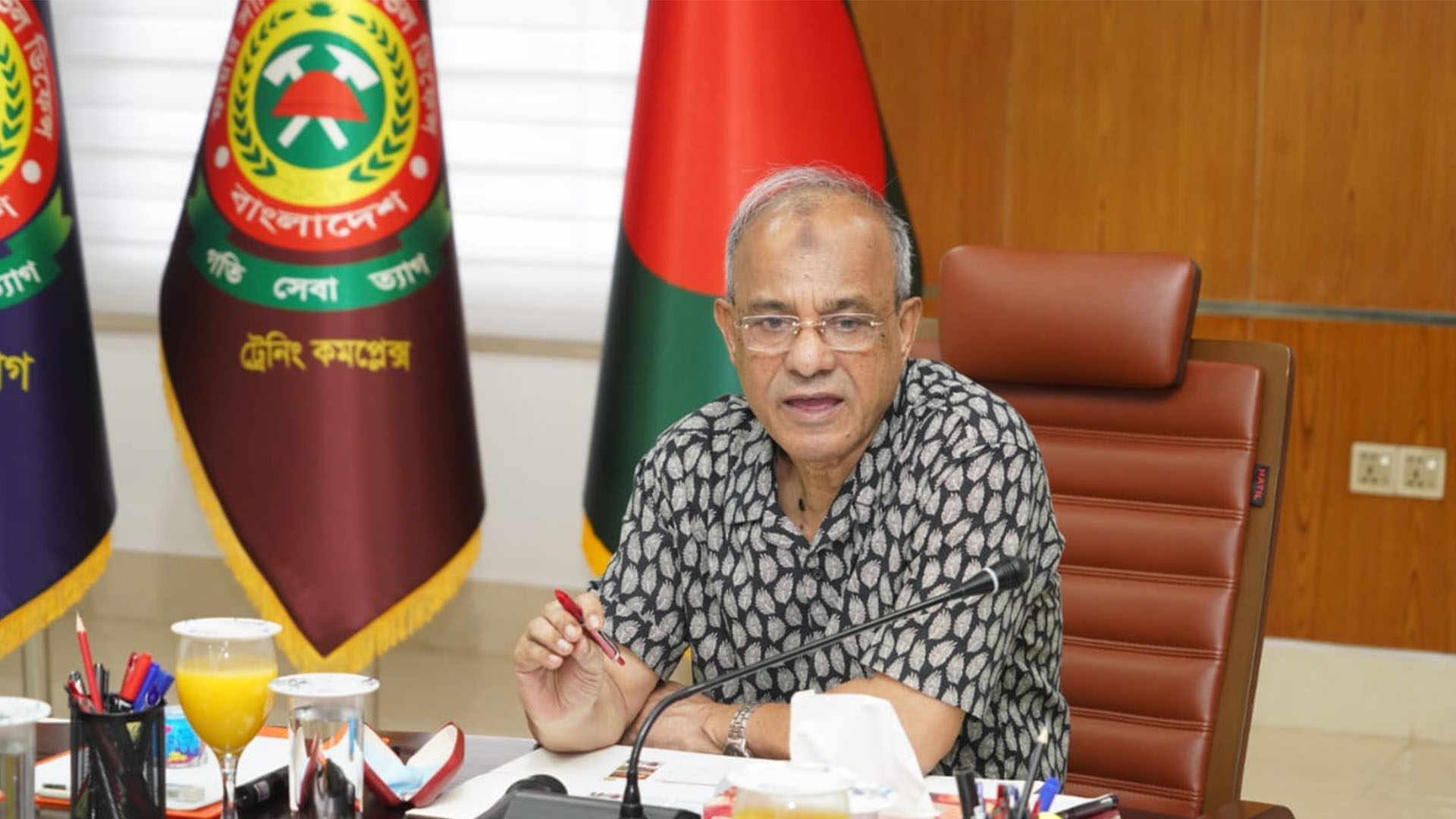 রাজধানীতে আওয়ামী লীগের ঝটিকা মিছিল: পুলিশকে কঠোর নির্দেশনা স্বরাষ্ট্র উপদেষ্টার