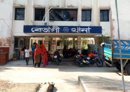 পুলিশে চাকরির মিথ্যা প্রতিশ্রুতি, আটক ২