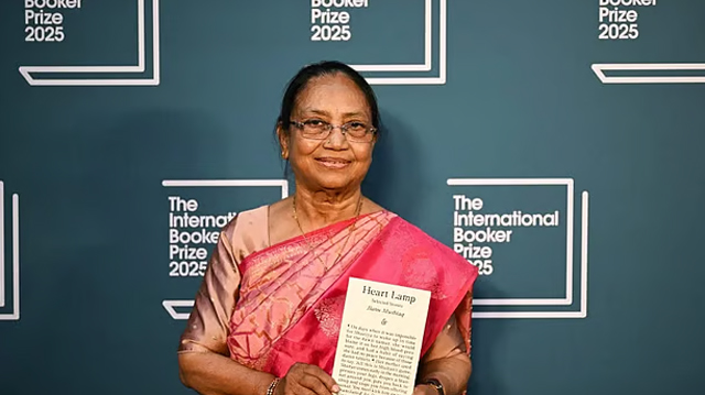 লেখক বানু মুশতাক, ছবি – ইন্টারনেট থেকে। বুকার জিতলেন ভারতের কন্নড় ভাষার লেখক বানু মুশতাক