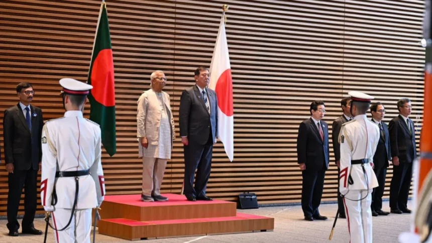 জাপানের প্রধানমন্ত্রীর কার্যালয়ে পৌঁছালে প্রধান উপদেষ্টাকে গার্ড অব অনার দেওয়া হয়। ছবি: প্রধান উপদেষ্টার ফেসবুক।