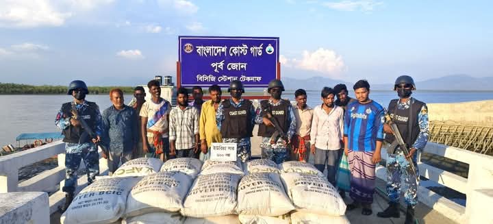 মিয়ানমারে পাচারকালে বিপুল পরিমান ইউরিয়া সারসহ আটক ১০