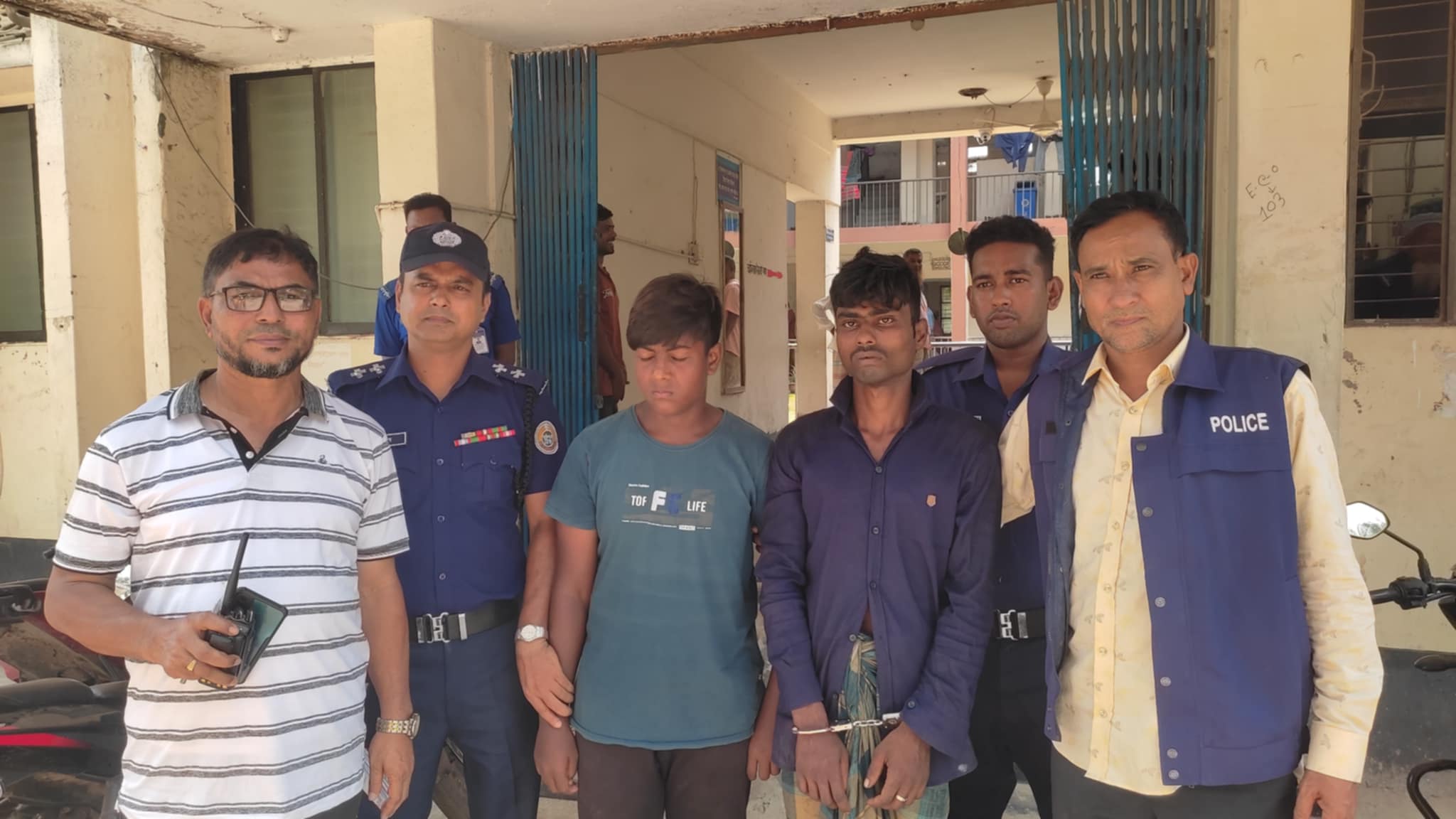 মঠবাড়িয়ায় অটোচালক স্কুলছাত্র হত্যার দায়ে দুইজন গ্রেফতার, হত্যার দায় স্বীকার