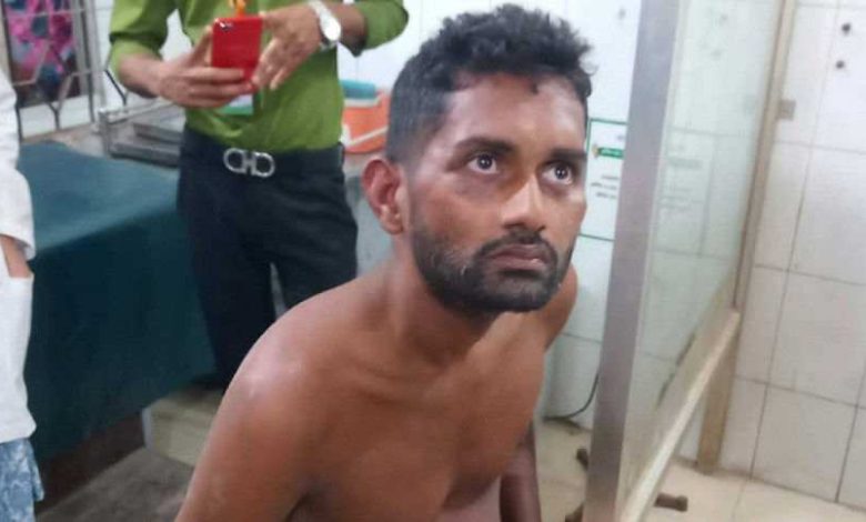 সাভারে ‘চোর সন্দেহে’ যুবককে গাছে বেঁধে তিন ঘণ্টা ধরে নির্যাতন