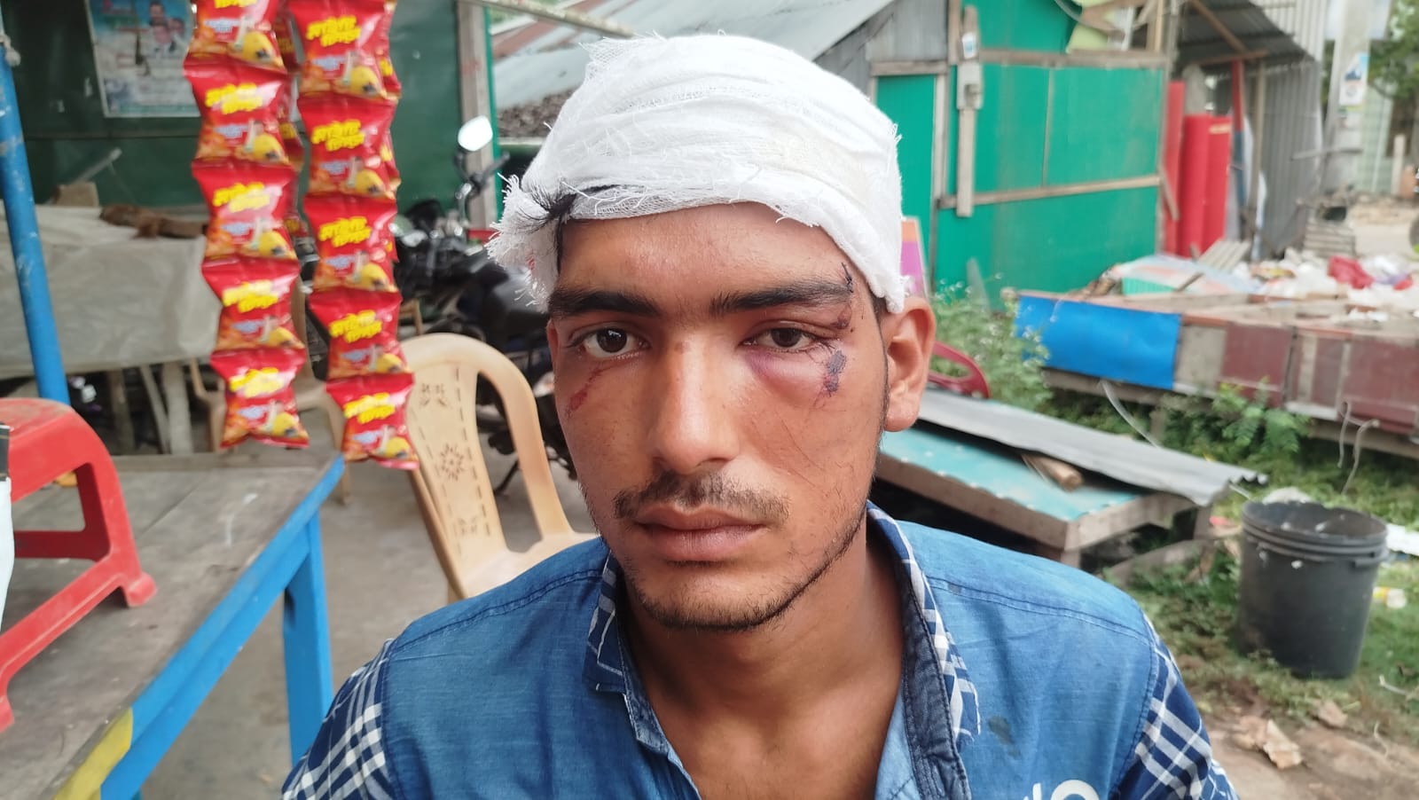 রামপালে চাঁদার দাবিতে সন্ত্রাসী হামলা, আহত ১