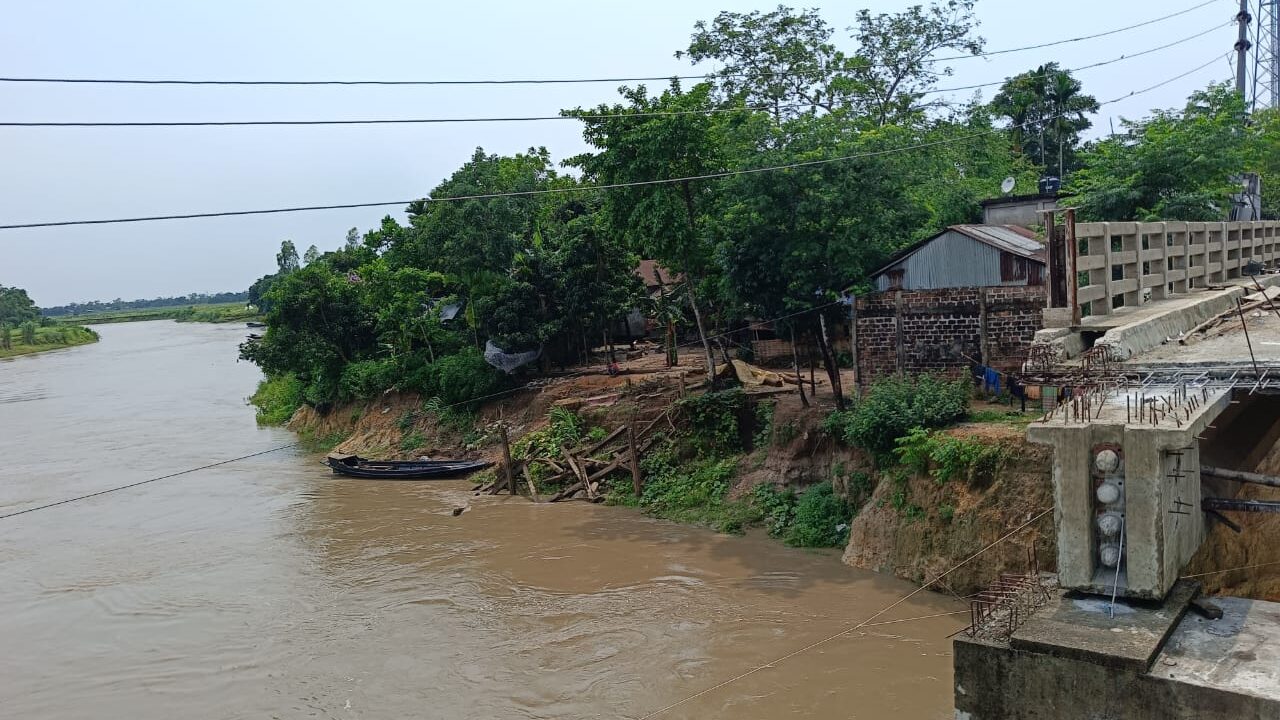 দোয়ারাবাজারে নদীভাঙনের ভয়াবহতা বাড়ছে, ঝুঁকিতে ঘরবাড়ি-বাজার-ফসলি জমি