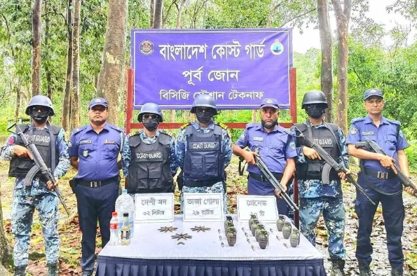 টেকনাফে যৌথ অভিযানে হ্যান্ড গ্রেনেড, গুলি ও দেশীয় মদ জব্দ