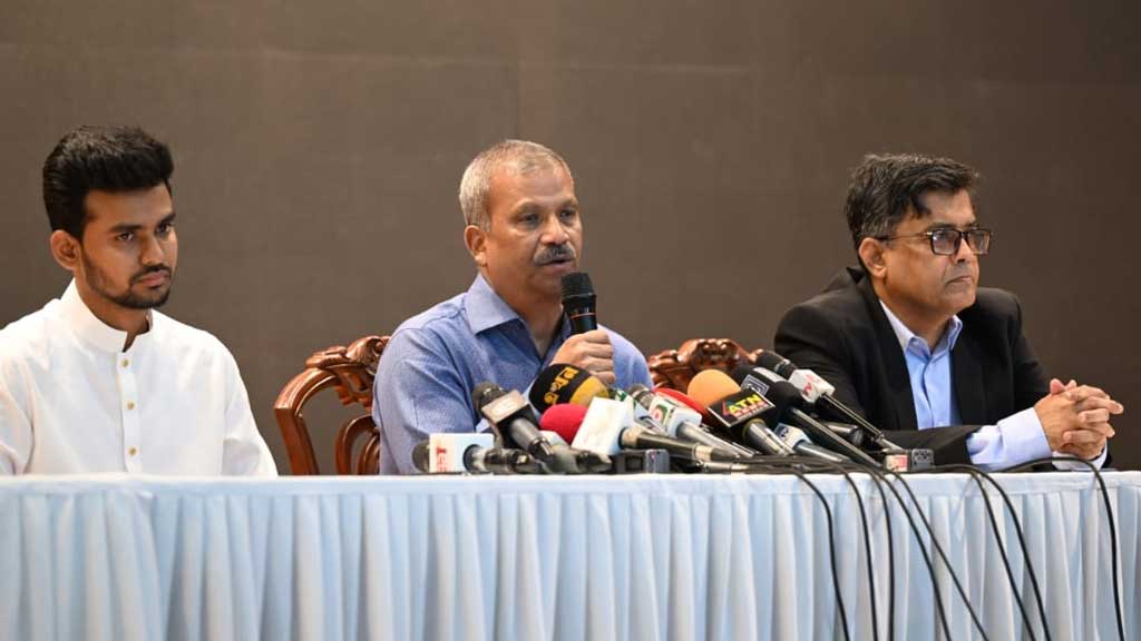 ফরেন সার্ভিস একাডেমিতে আইন উপদেষ্টা আসিফ নজরুল সংবাদ সম্মেলন বক্তব্য রাখেন, ছবি – পিআইডি। মতপ্রকাশে শাস্তির সংস্কৃতি বদলাচ্ছে, বাতিল হচ্ছে বিতর্কিত ধারা