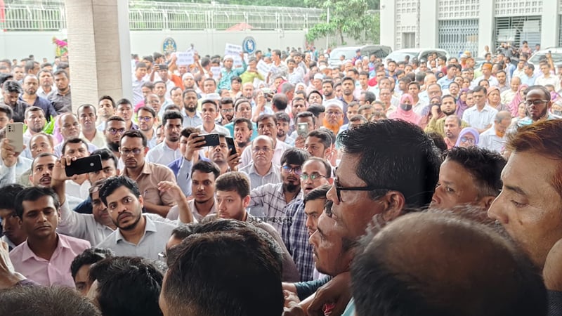 সরকারি চাকরি অধ্যাদেশ সংশোধন, সচিবালয়ে বিক্ষোভ