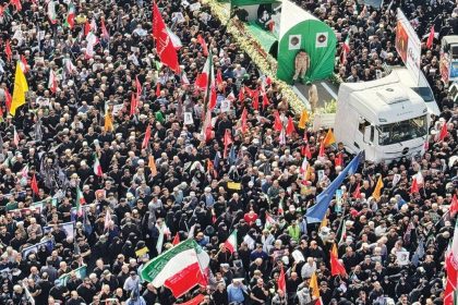 শহীদ কমান্ডার ও বিজ্ঞানীদের বিদায় জানাতে তেহরানে জানাজায় মানুষের ঢল, ছবি - তেহরান টাইমস