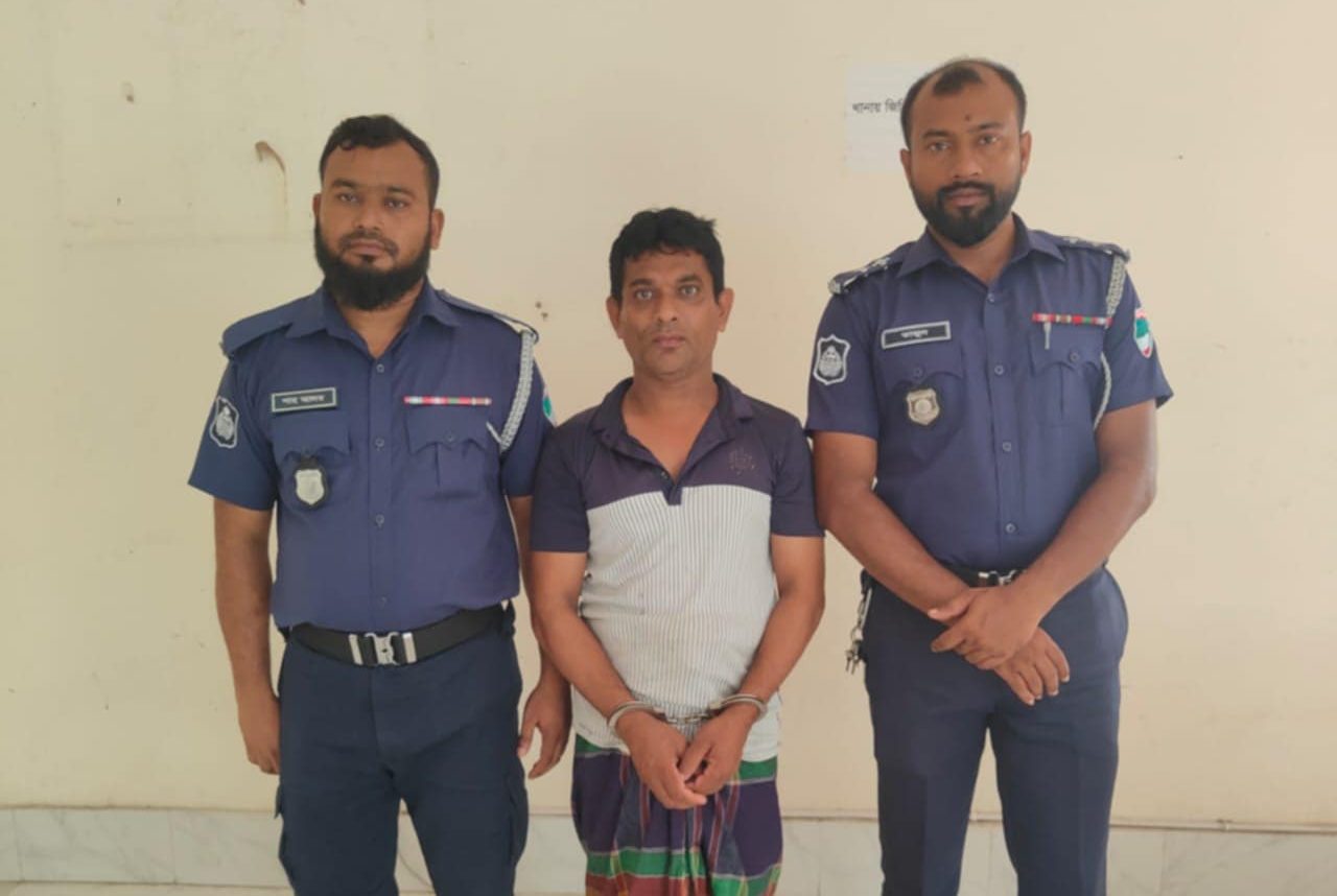 সাতক্ষীরায় ইভটিজিংয়ের অভিযোগে ব্যবসায়ীর ১ মাসের কারাদণ্ড