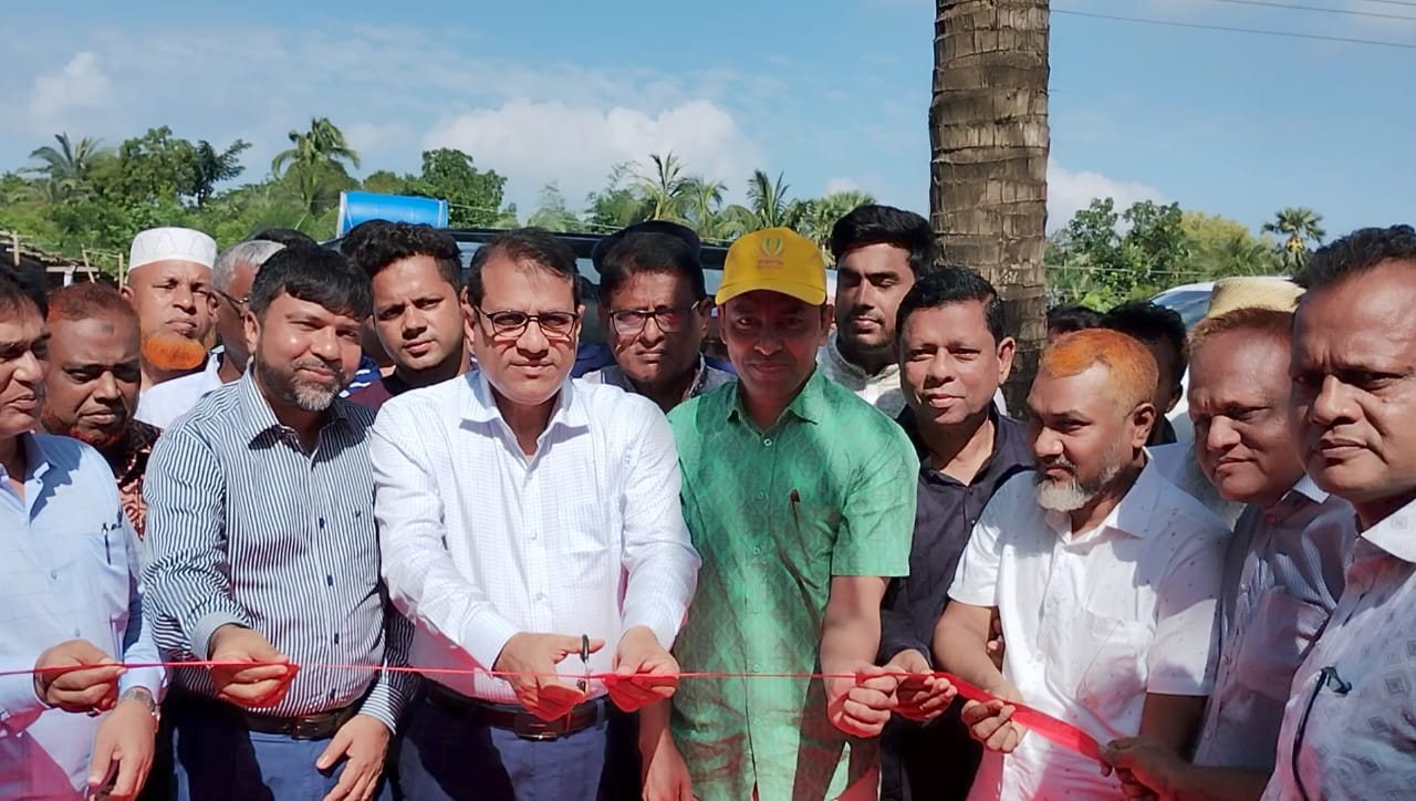 সাতক্ষীরায় সাপ্লাই পানি প্লান্ট উদ্বোধন করলেন স্থানীয় সরকার বিভাগের সচিব