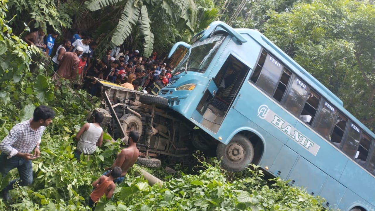 ঝালকাঠিতে বাস-পিকআপ সংঘর্ষে নিহত ২