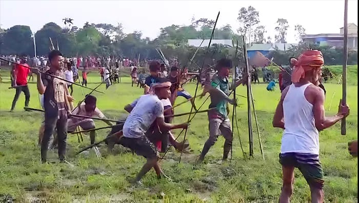 সংঘর্ষ থামাতে গিয়ে হামলার শিকার পুলিশ, ব্রাহ্মণবাড়িয়ায় ওসিসহ আহত ২০