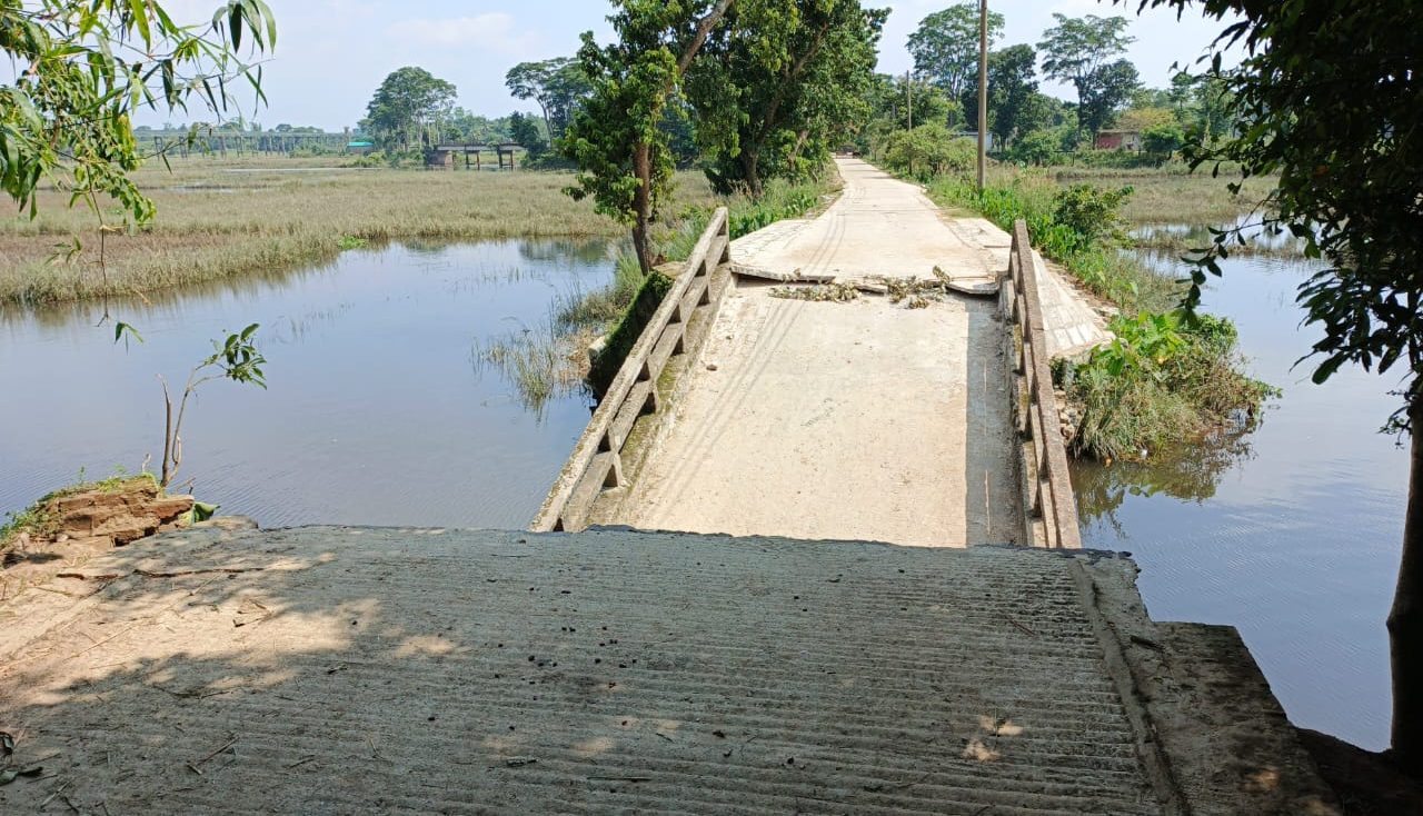 মৌলা ব্রীজ ধসে নরসিংপুর-নোয়ারাই সড়কে যান চলাচল বন্ধ, জনদুর্ভোগ চরমে