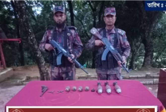 টেকনাফ সীমান্তে বিজিবির অভিযান: অস্ত্র, গুলি ও গ্রেনেড উদ্ধার