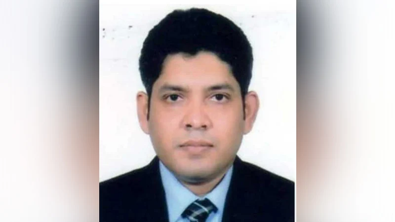 শরীয়তপুরের ডিসি মোহাম্মদ আশরাফ উদ্দিন ভাইরাল ভিডিওর পর আলোচনার কেন্দ্রে শরীয়তপুরের ডিসি, কর্মস্থল ত্যাগ