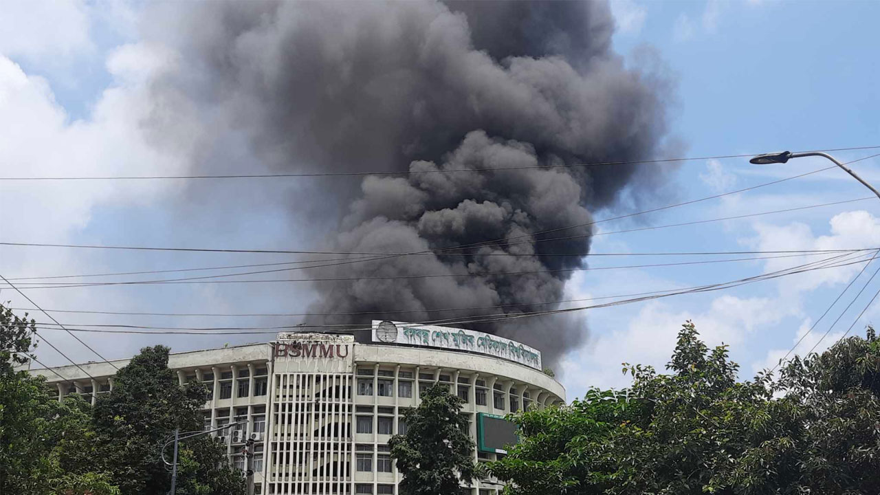 বিএসএমএমইউ’র ৩৪ কর্মকর্তা-কর্মচারীকে চাকরিচ্যুতির সিদ্ধান্ত