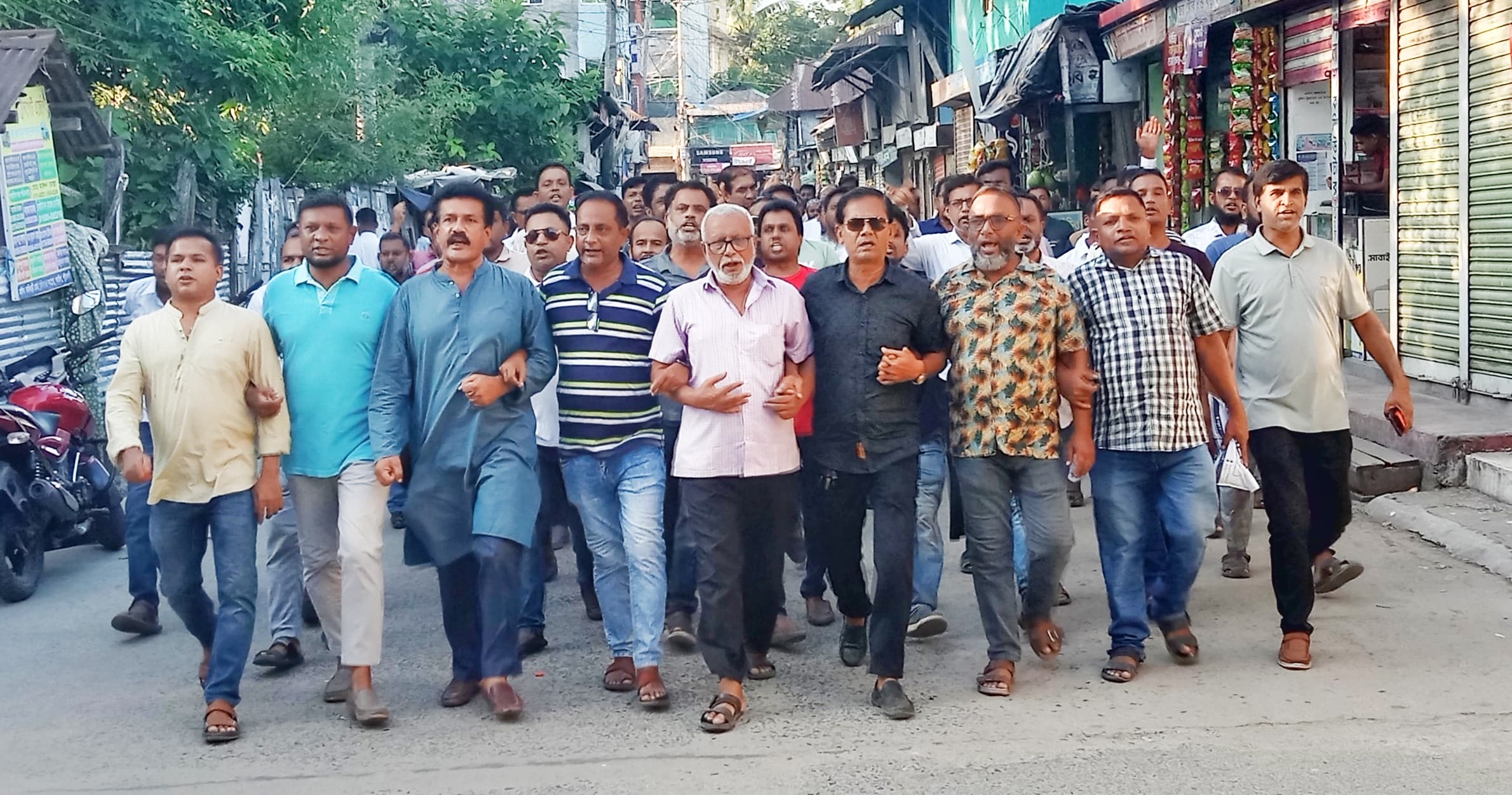 গলাচিপায় ভিপি নুরের বিরুদ্ধে বিএনপির অঙ্গসংগঠনের বিক্ষোভ মিছিল