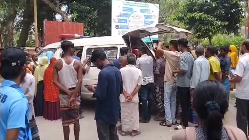 পলাশবাড়ীতে বাস-ইজিবাইক সংঘর্ষে ৩ জন নিহত, আহত ২