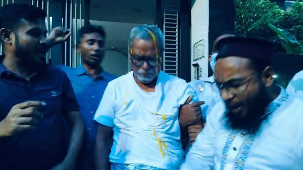 ‘জনতা’র হাতে সাবেক সিইসি লাঞ্ছিত, বিএনপির মামলায় পুলিশ হেফাজতে