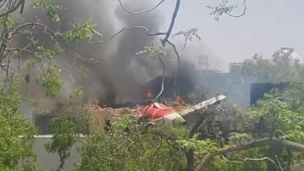 আবাসিক এলাকায় বিধ্বস্ত এয়ার ইন্ডিয়ার ফ্লাইট, ২৪২ আরোহী নিহতের শঙ্কা