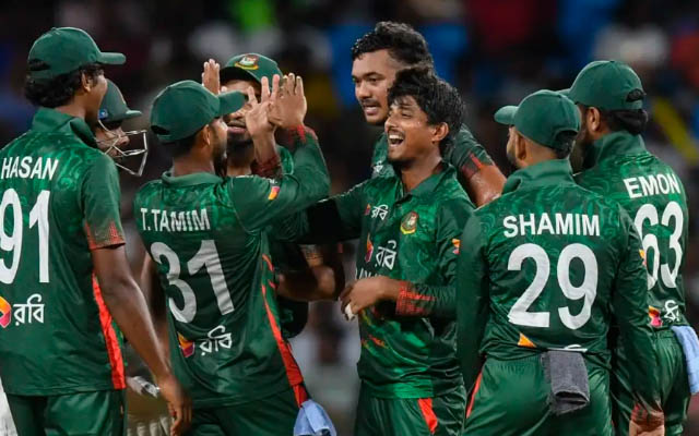 বাংলাদেশ ক্রিকেট দল। পাল্লেকেলেতে ইতিহাসের দ্বারপ্রান্তে বাংলাদেশ, তবে চোখ রাঙাচ্ছে বৃষ্টি