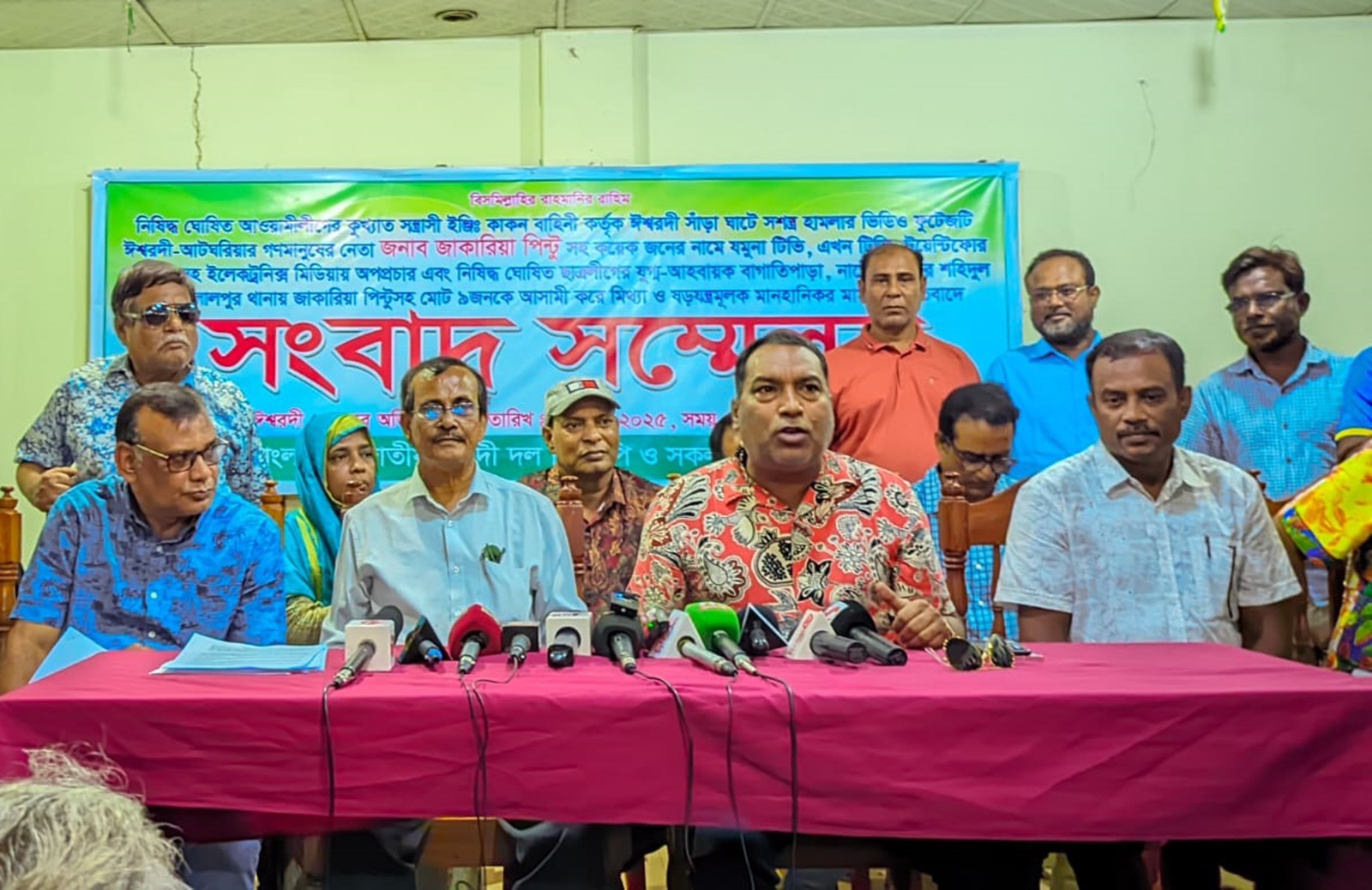 সংবাদ সম্মেলনে ঈশ্বরদী পৌর বিএনপির সাবেক সাধারণ সম্পাদক জাকারিয়া পিন্টু। জাকারিয়া পিন্টুর নামের অপপ্রচারের অভিযোগ