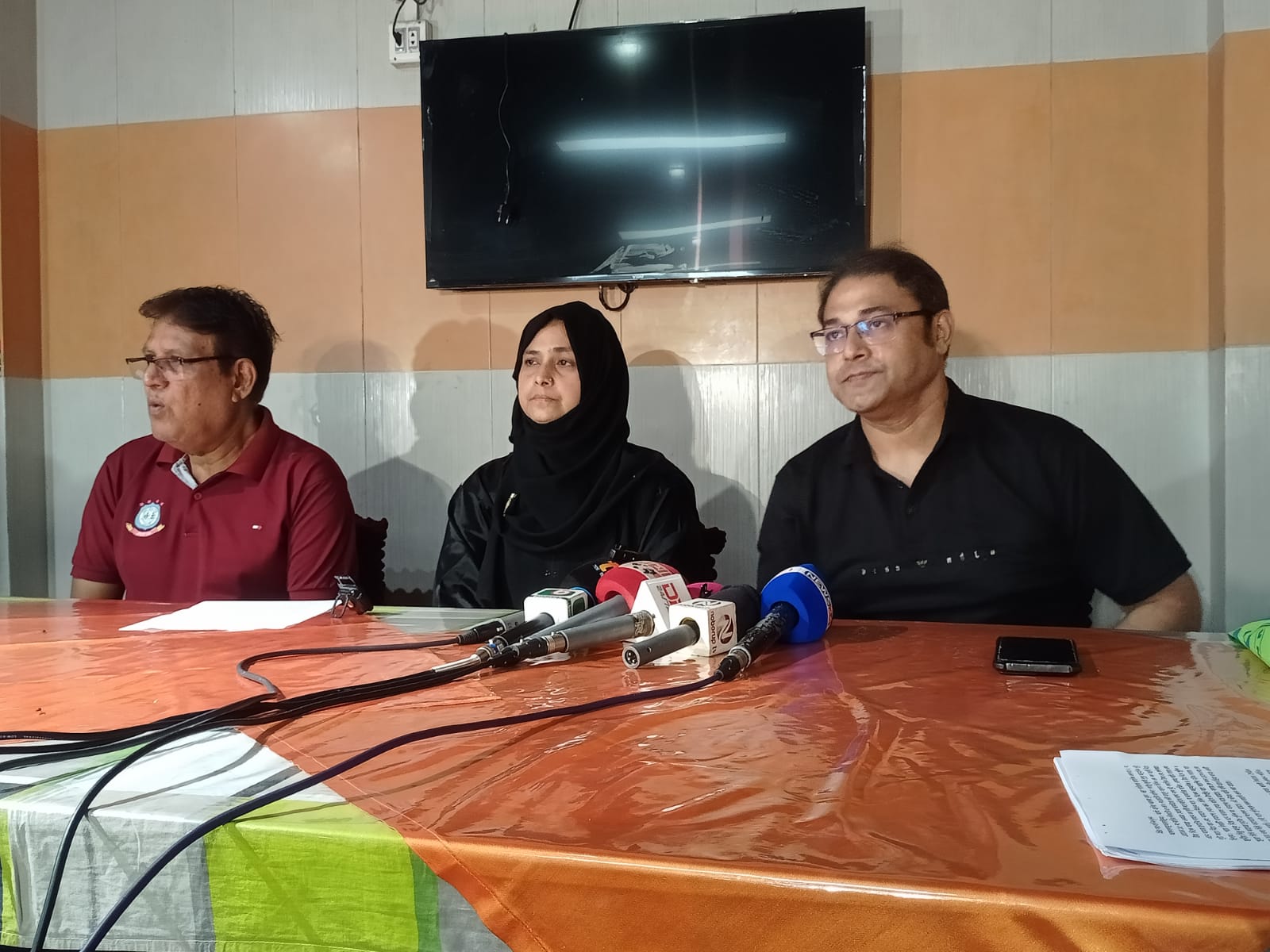 নগদ টাকা ও স্বর্ণালঙ্কার লুটের অভিযোগে সংবাদ সম্মেলন