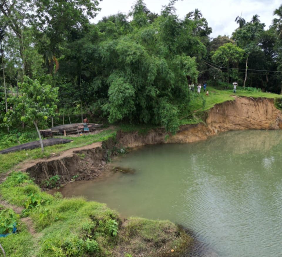 খাসিয়ামারা নদী ভাঙন। খাসিয়ামারা নদী ভাঙনে বিলীন হচ্ছে জনপদ, আতঙ্কে শত শত পরিবার