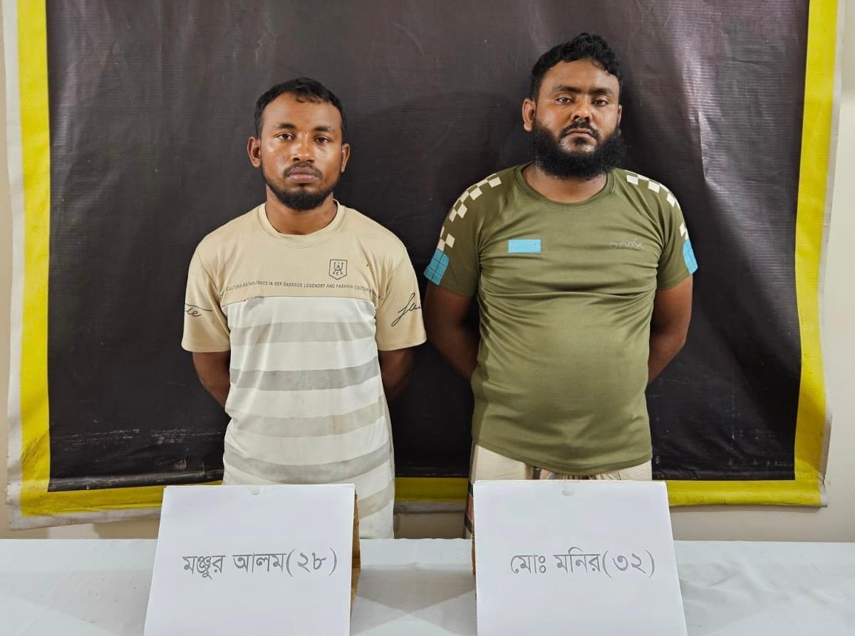 উখিয়ায় র্যাবের অভিযানে দুই মাদক কারবারি আটক। উখিয়ায় র্যাবের অভিযানে এক লাখ পিস ইয়াবাসহ আটক ২