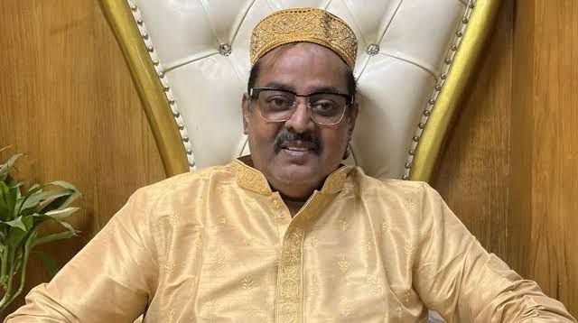ডিপজল ও ব্যক্তিগত সহকারীর বিরুদ্ধে এসিড নিক্ষেপ ও মারধরের অভিযোগে মামলা