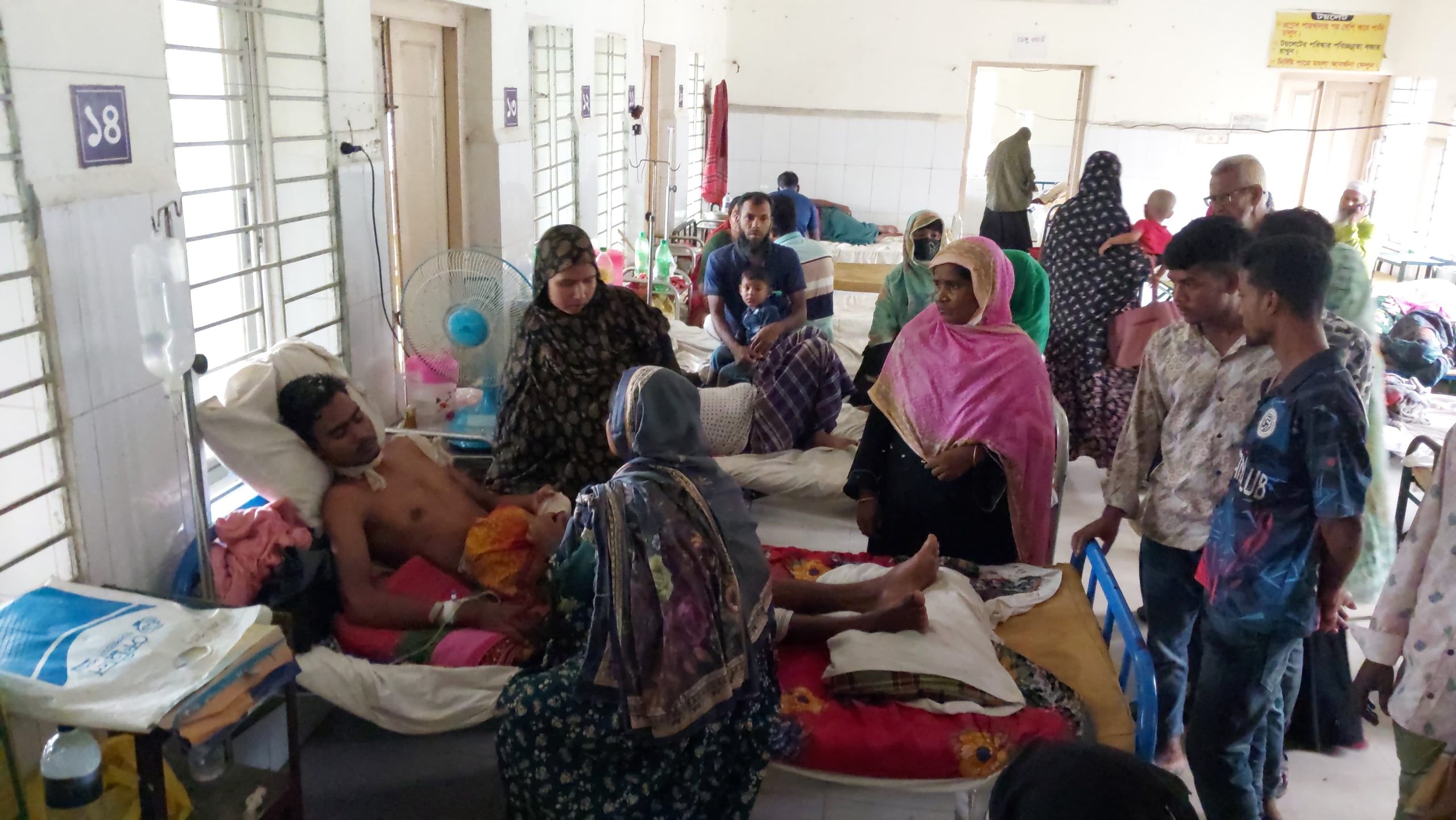 পাবনায় বিএনপির দুই গ্রুপের সংঘর্ষ ও গোলাগুলিতে আহত ১৫