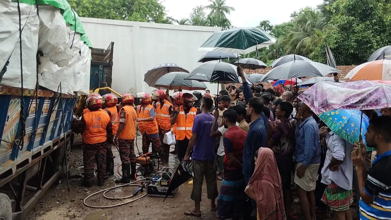 মণিরামপুরে ট্রাকের মুখোমুখি সংঘর্ষে চালক ও হেলপার নিহত