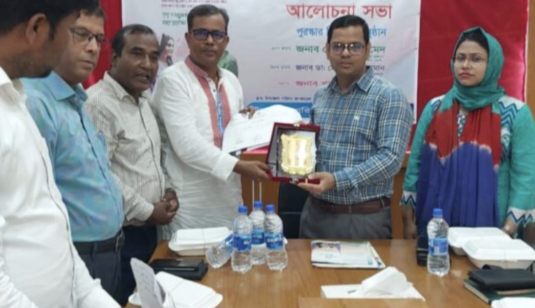 সাপাহারে বিশ্ব জনসংখ্যা দিবস উপলক্ষে আলোচনা সভা ও পুরস্কার বিতরণ