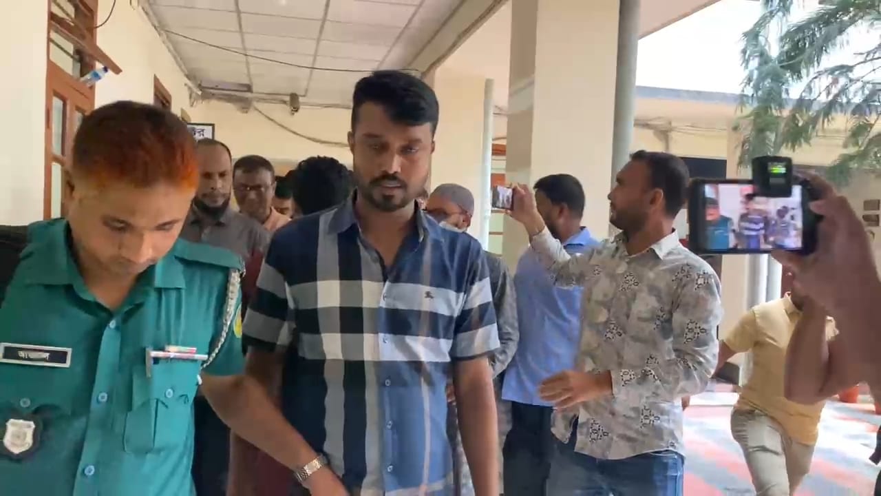 রাজশাহী বিশ্ববিদ্যালয়ে অফিস করতে এসে আটক আওয়ামীপন্থী তিন কর্মকর্তা