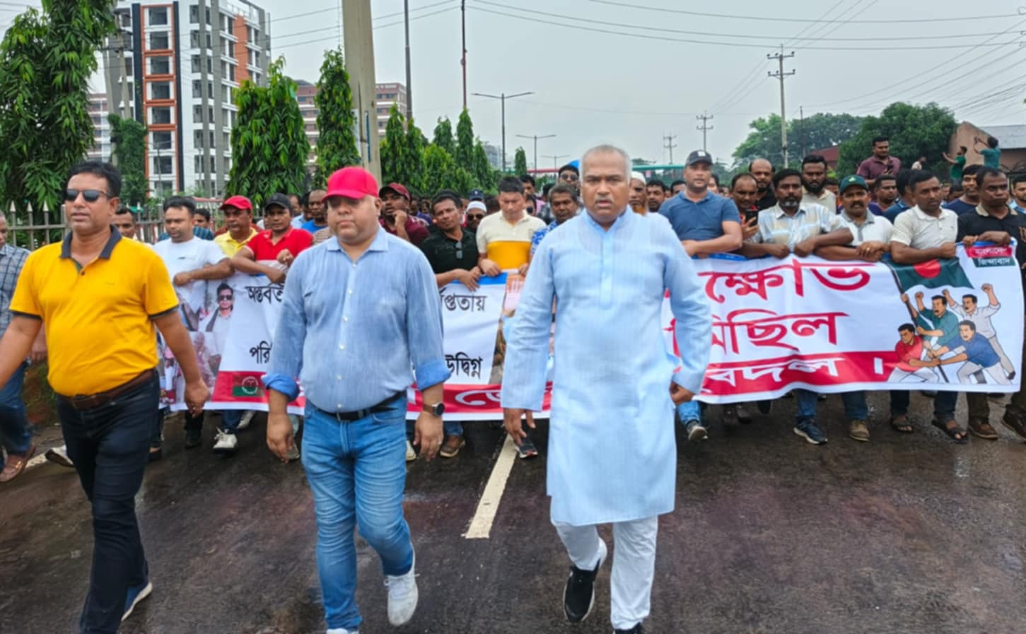 আইনশৃঙ্খলা পরিস্থিতির অবনতির প্রতিবাদে ঢাকা জেলা যুবদলের বিক্ষোভ মিছিল