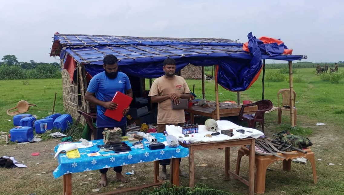 কাকন বাহিনীর আস্তানায় সেনাবাহিনীর অভিযান, অস্ত্র-টাকাসহ আটক ৩