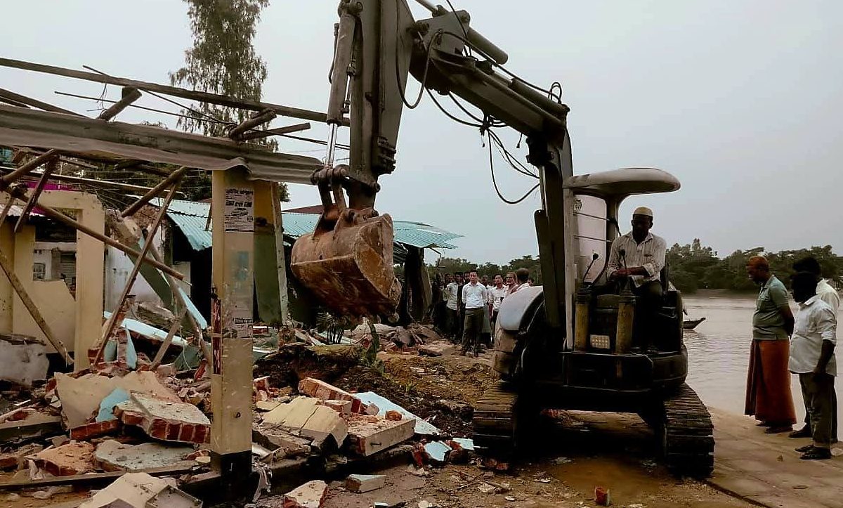 দোয়ারাবাজারে খেয়াঘাটের পাশে অবৈধ স্থাপনা উচ্ছেদ
