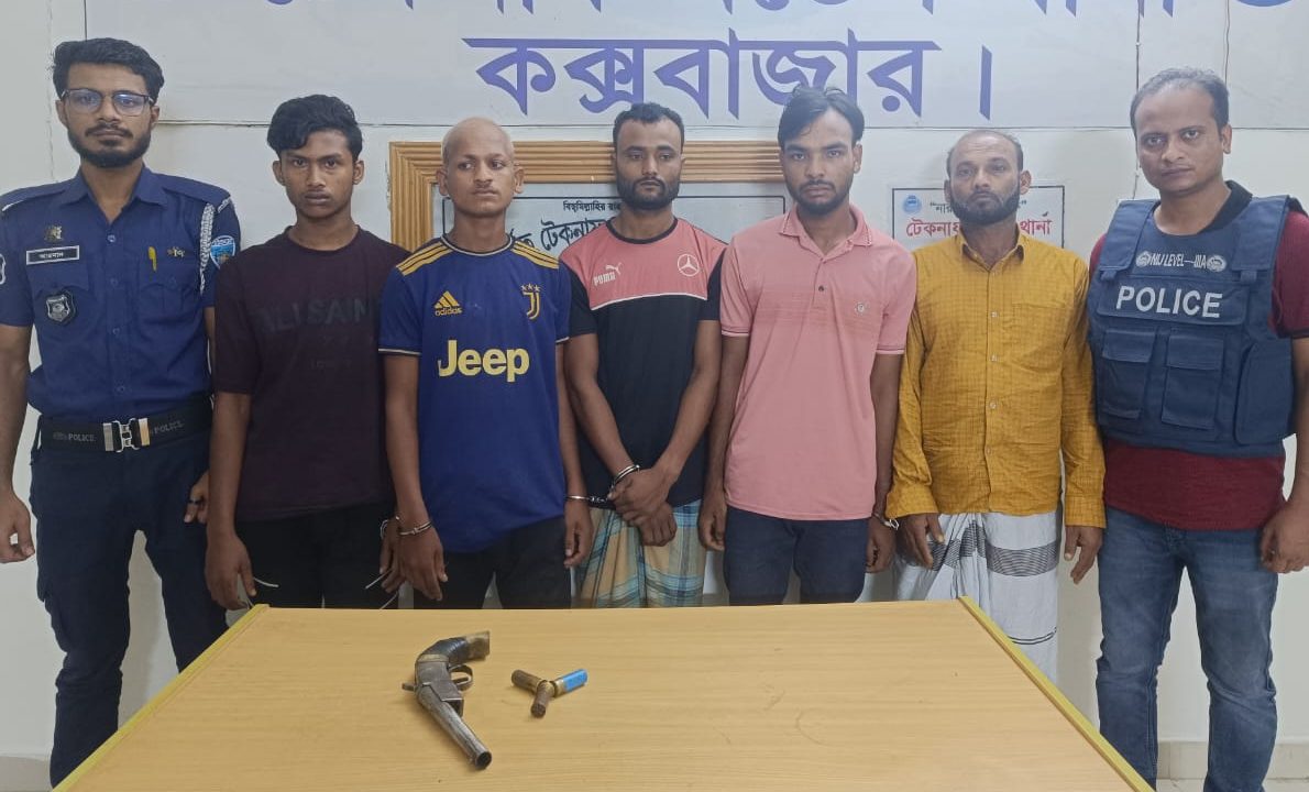 টেকনাফে অপহরণচক্রের ৫ সদস্য অস্ত্রসহ আটক