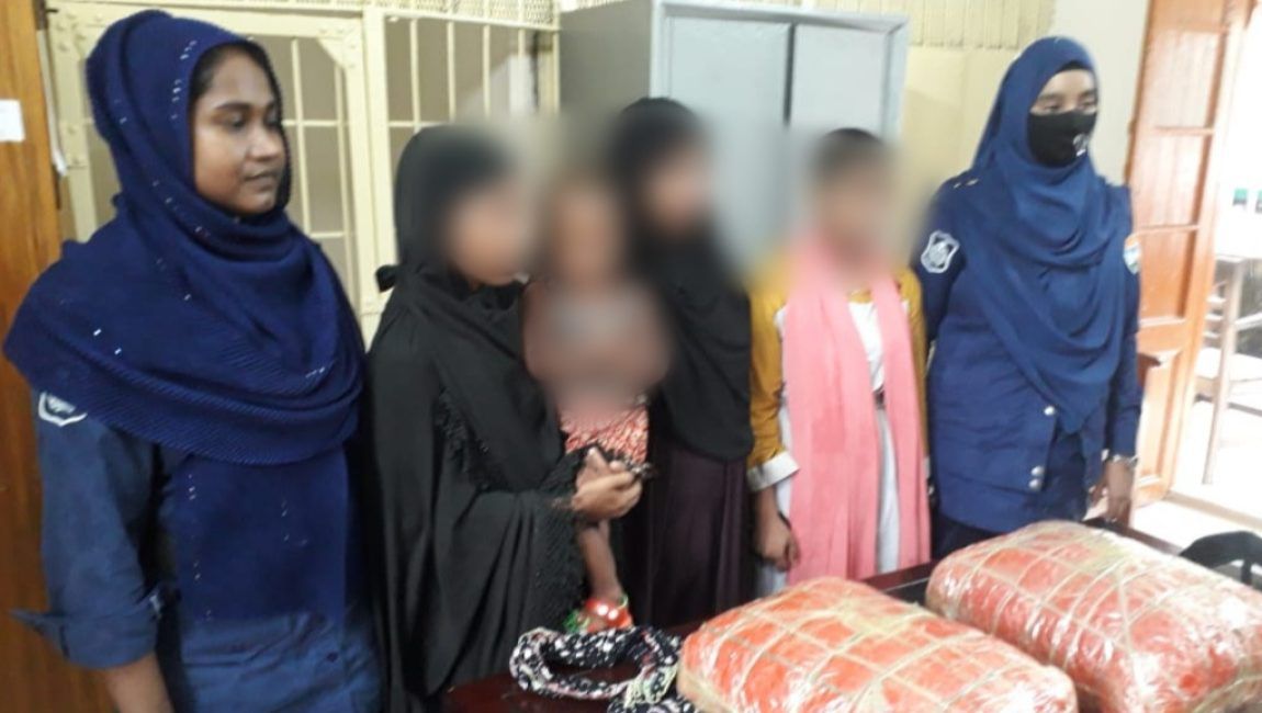 বগুড়ায় ট্রেন থেকে ১০ কেজি গাঁজাসহ ৩ নারী মাদক কারবারিকে গ্রেপ্তার