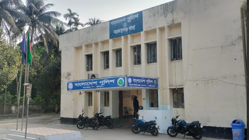বাকেরগঞ্জে বাড়িতে ঢুকে বৃদ্ধকে কুপিয়ে হত্যা
